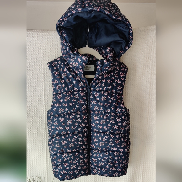 H&M Little Girls Hooded Puffer Vest, Navy w/Pink Floral Print Size 6X/7 - Picture 1 of 10
